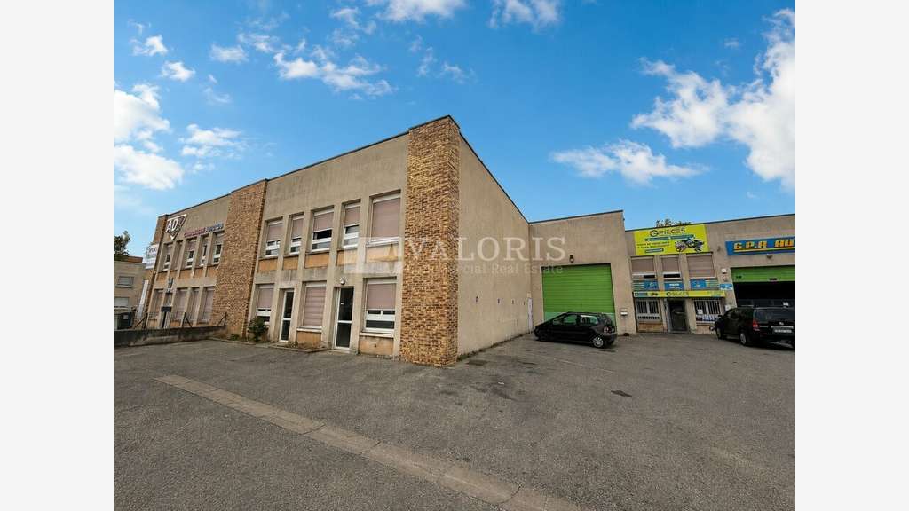 VÉNISSIEUX - LOCAL D'ACTIVITE - ATELIER à louer