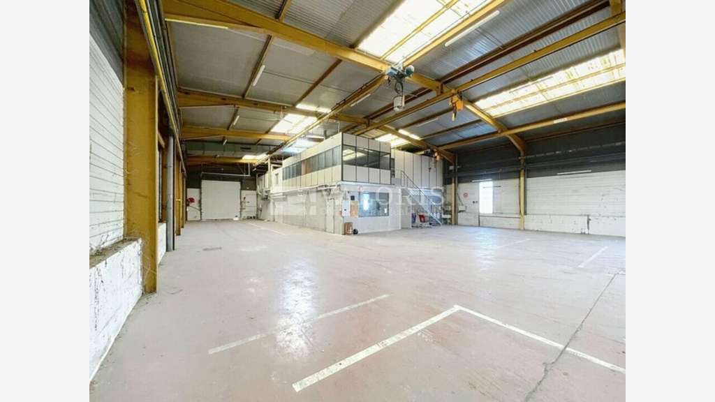A louer local d'activité 1475m² Vénissieux centre