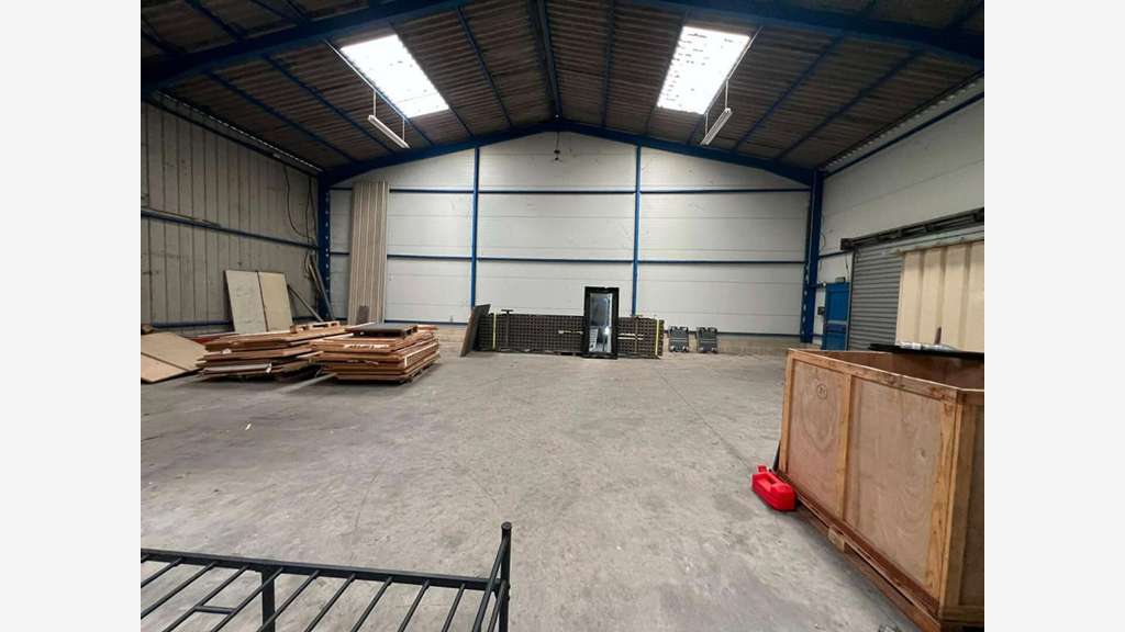 Local d'activité à louer 380m² à Verberie A1