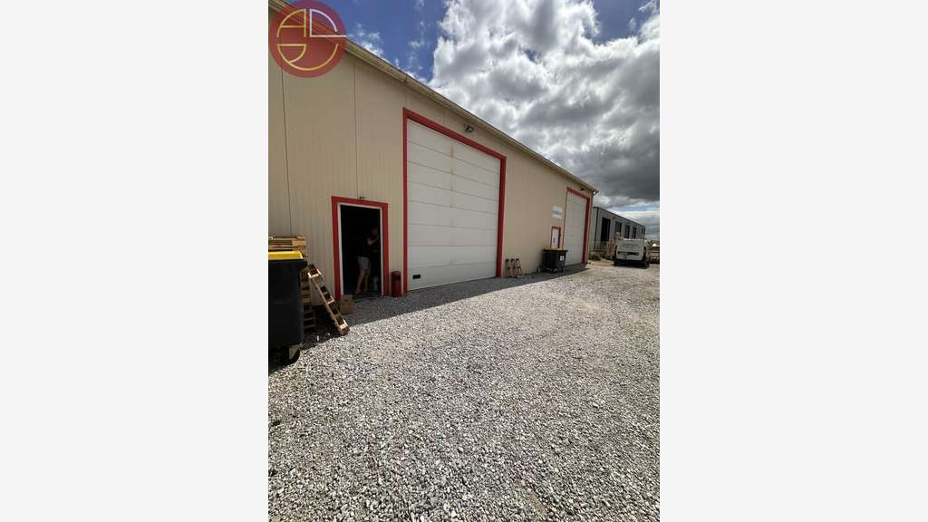 A loue entrepôt 500m² en ZA à Verfeil