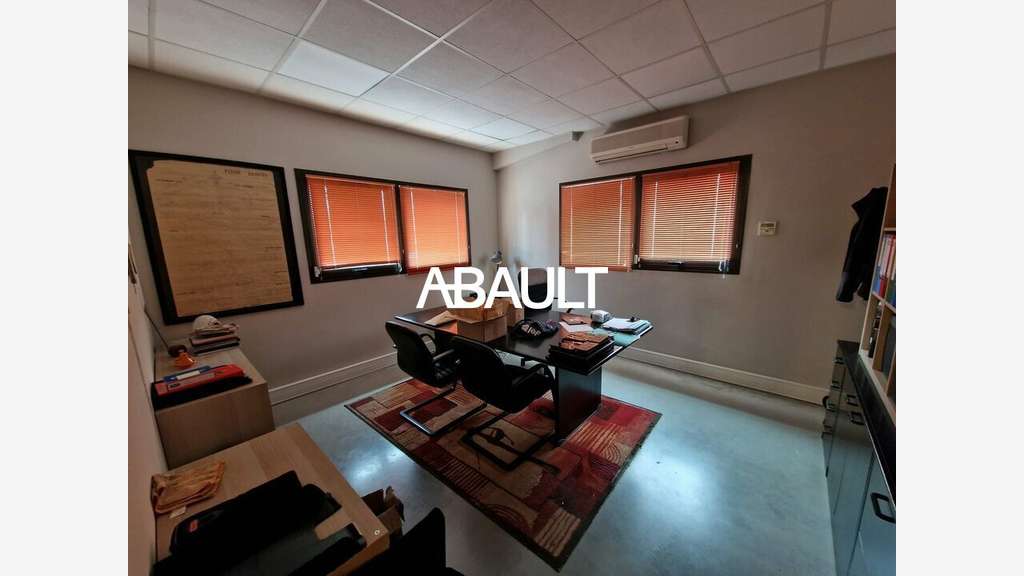 Local 990m² sur terrain 3418m² à louer à Verfeil