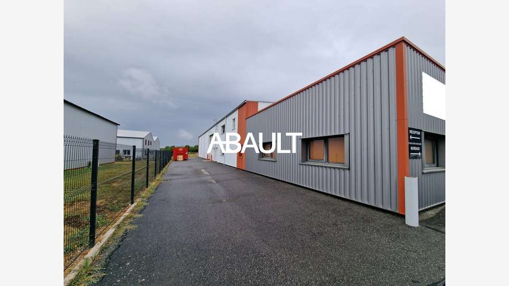 Local 990m² sur terrain 3418m² à louer à Verfeil