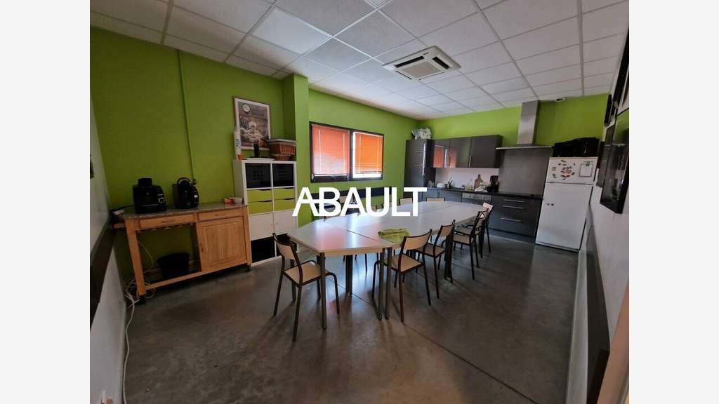 Local 990m² sur terrain 3418m² à louer à Verfeil