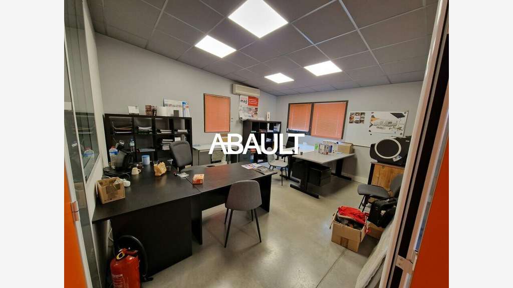 Local 990m² sur terrain 3418m² à louer à Verfeil
