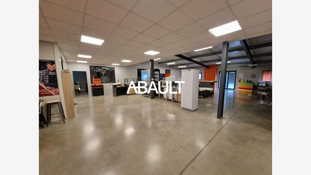 Local 990m² sur terrain 3418m² à louer à Verfeil