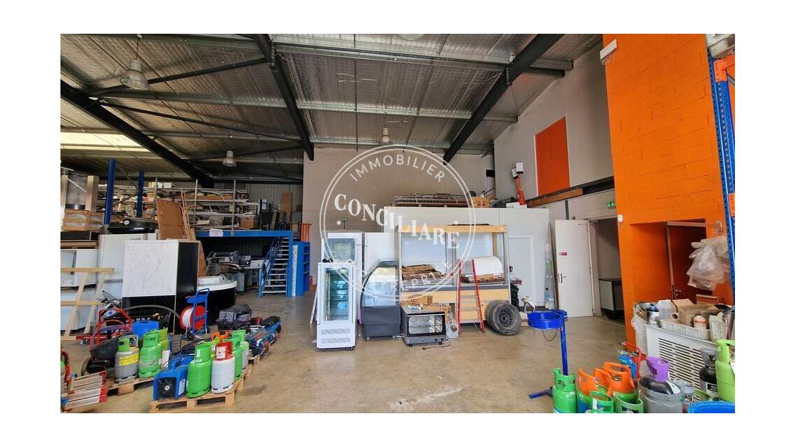 Local d'activité 1200m² à louer à Verfeil