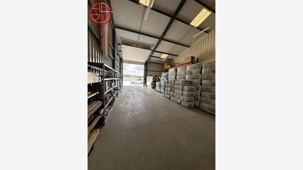 A loue entrepôt 300m² double peau à Verfeil A68