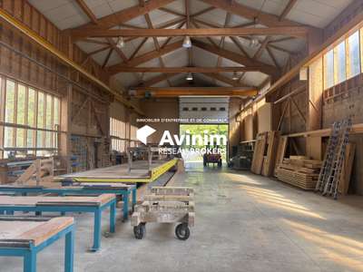 Bâtiments activités 3700m² sur 1.3ha à Vermondans