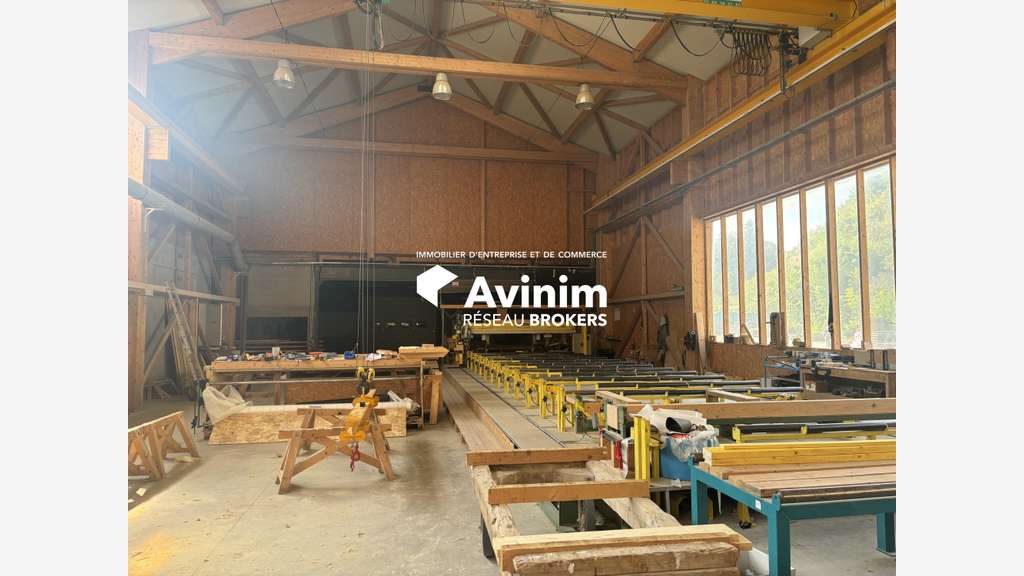 Bâtiments activités 3700m² sur 1.3ha à Vermondans