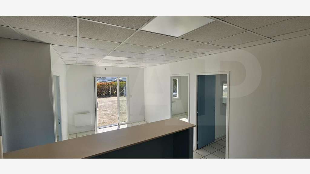 A louer local 250m² avec foncier à Vern sur Seiche