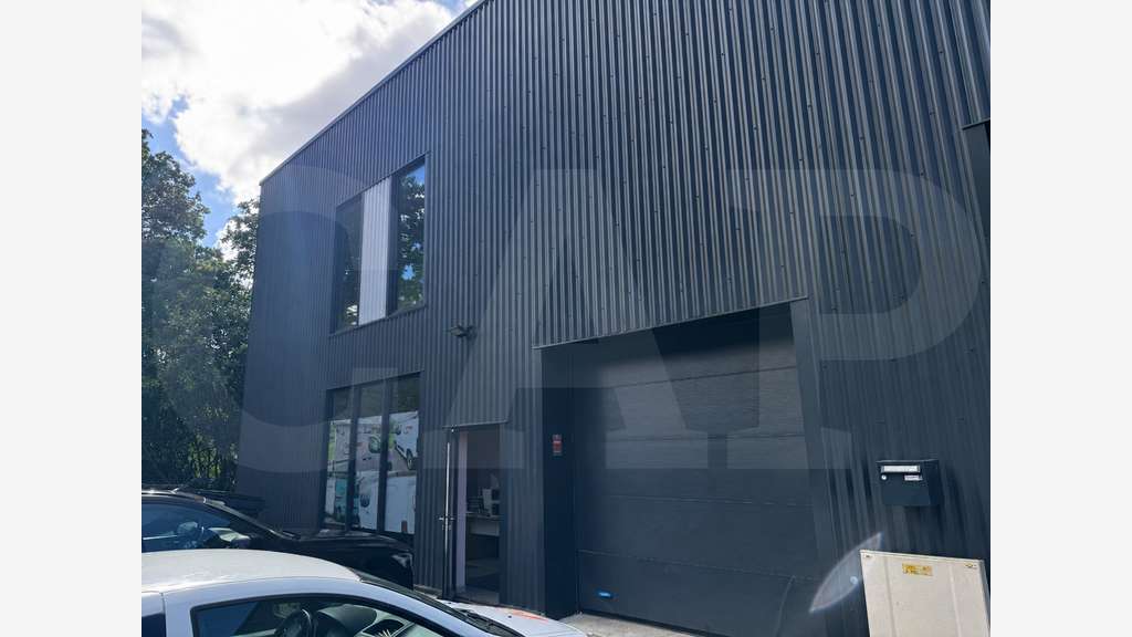 Cellule d’activité 160m² à louer à Vern-sur-Seiche