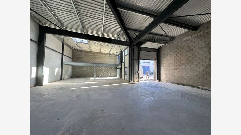 Loue local d'activités de 385m² à Vern-sur-Seiche