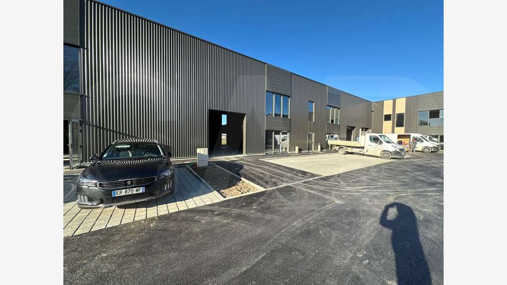 Loue local d'activités de 385m² à Vern-sur-Seiche