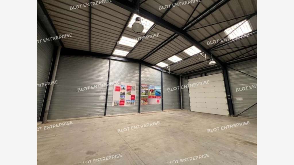 A louer local d'activités 452m² à Vern-sur-Seiche