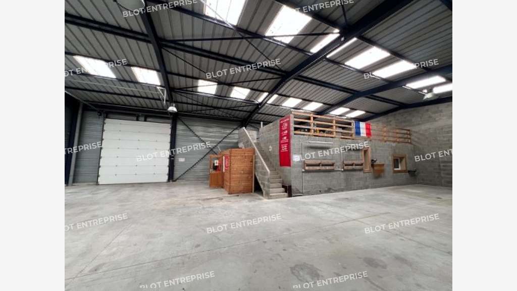 A louer local d'activités 452m² à Vern-sur-Seiche