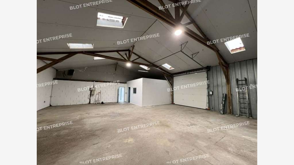 A louer local d'activités 255m² à Vern-sur-Seiche