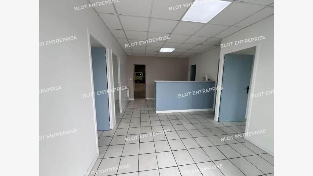 A louer local d'activités 255m² à Vern-sur-Seiche