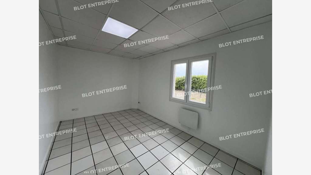 A louer local d'activités 255m² à Vern-sur-Seiche