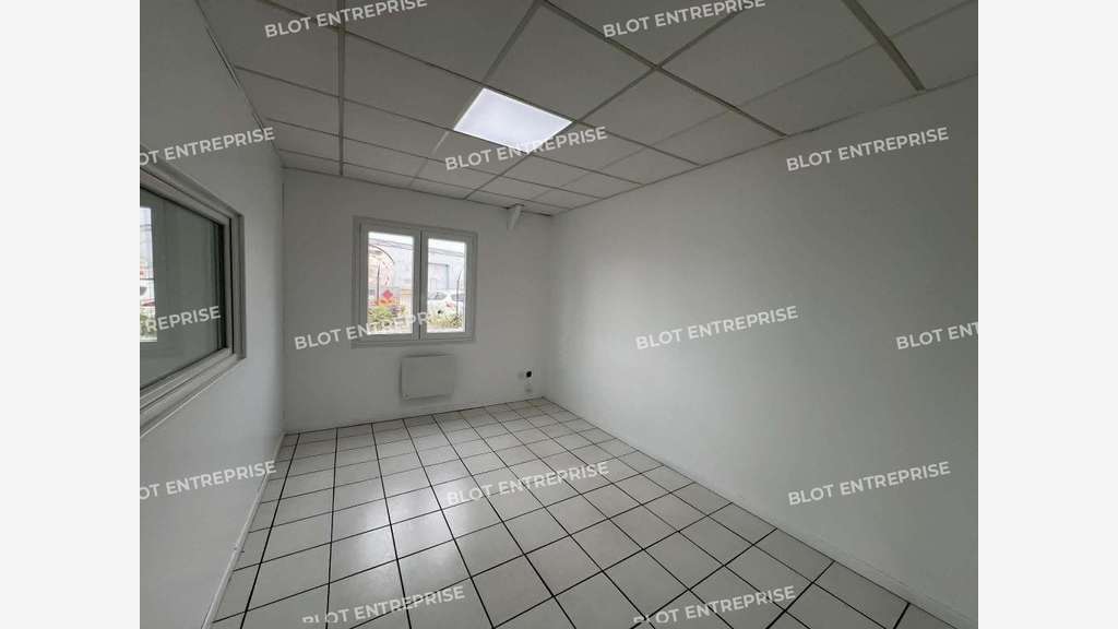 A louer local d'activités 255m² à Vern-sur-Seiche
