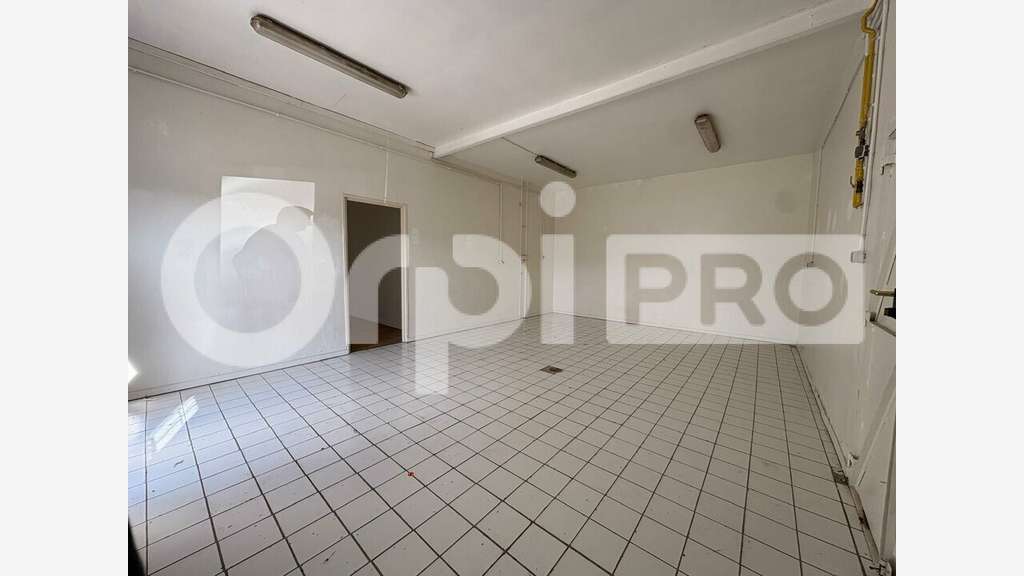 Local d'activité 57m² à louer à Verneuil-l'Etang