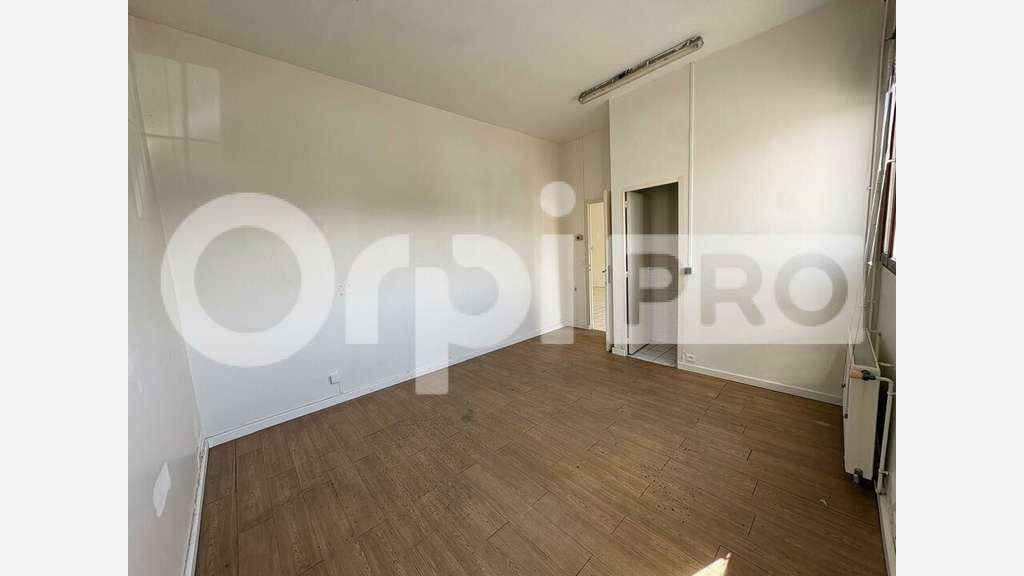 Local d'activité 57m² à louer à Verneuil-l'Etang