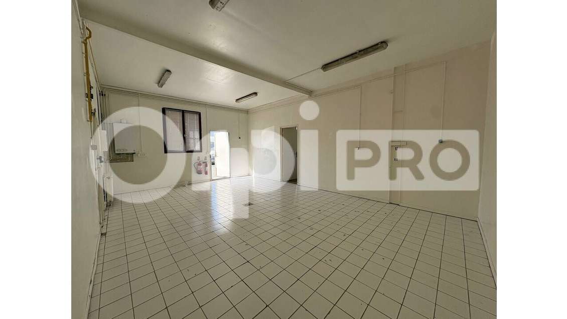 Local d'activité 57m² à louer à Verneuil-l'Etang