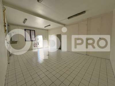 Local d'activité 57m² à louer à Verneuil-l'Etang