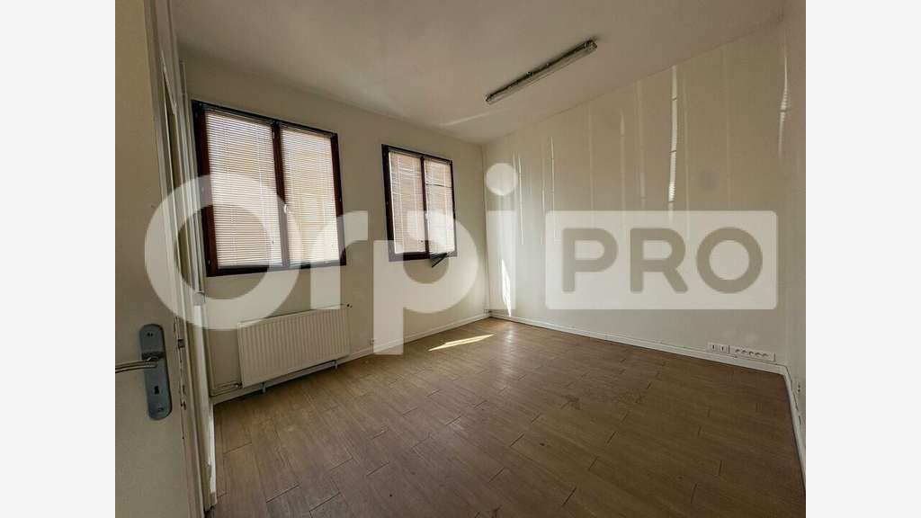 Local d'activité 57m² à louer à Verneuil-l'Etang