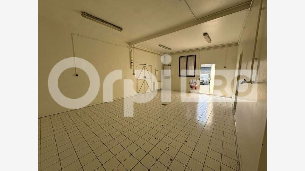 Local d'activité 57m² à louer à Verneuil-l'Etang
