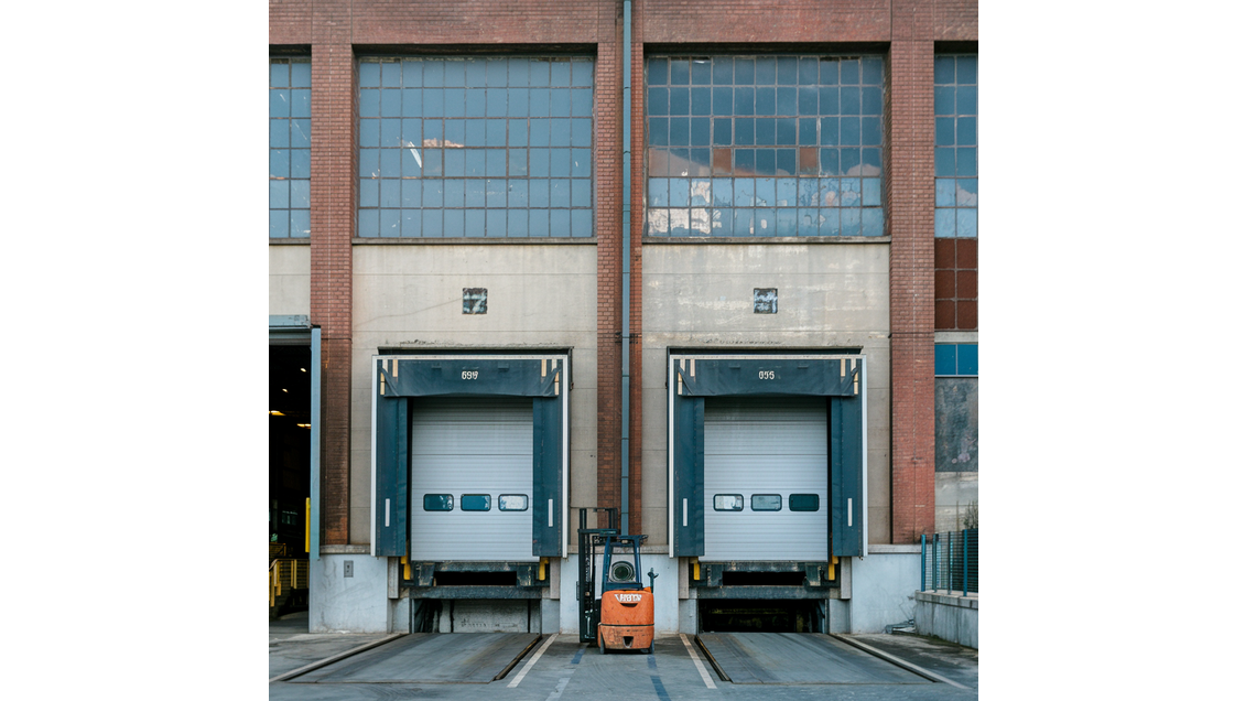 Entrepôt 960m² avec bureaux climatisés à Sonnay
