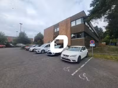 Locaux d'Activités de 314 m² non divisibles à Loue
