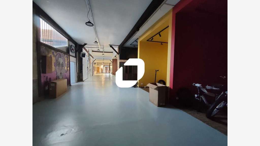 A louer Local d'activité 672m² Versailles