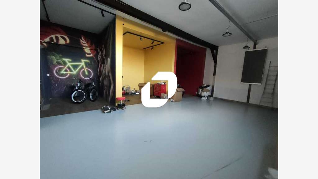 A louer Local d'activité 672m² Versailles