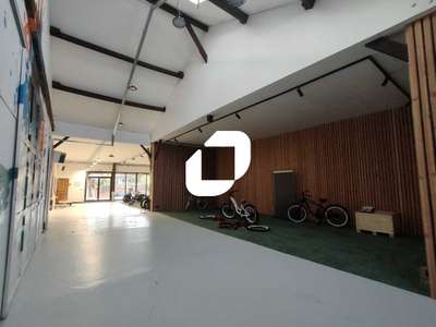 A louer Local d'activité 672m² Versailles
