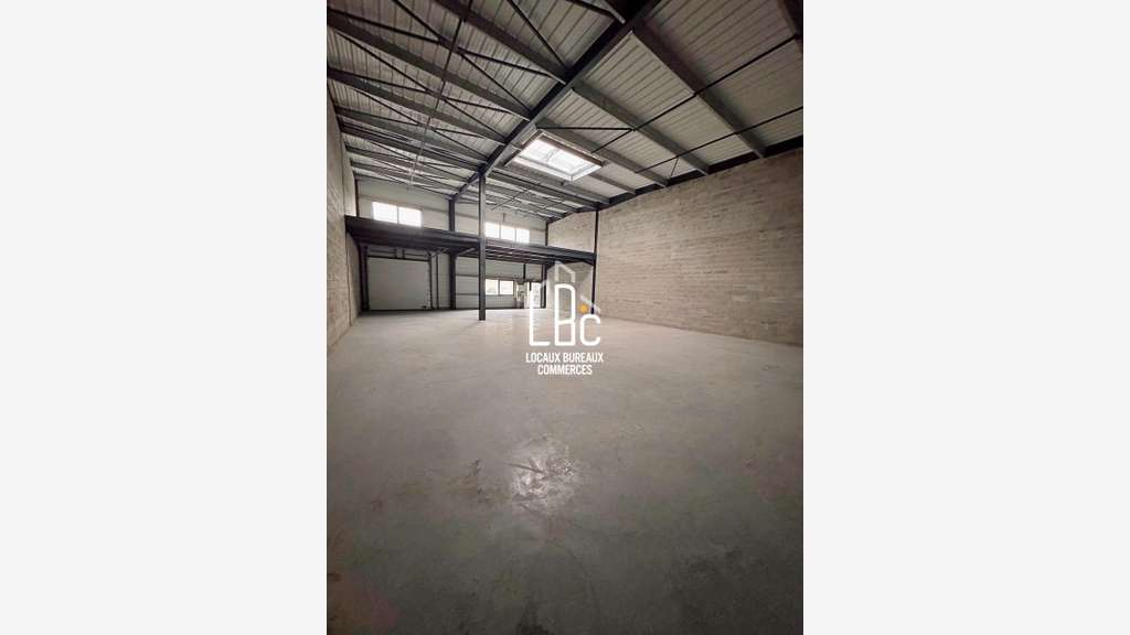 Location local pro 254m² zone d'activités Vertou