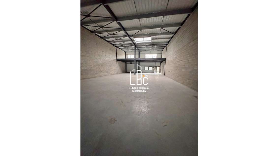 Location local pro 254m² zone d'activités Vertou