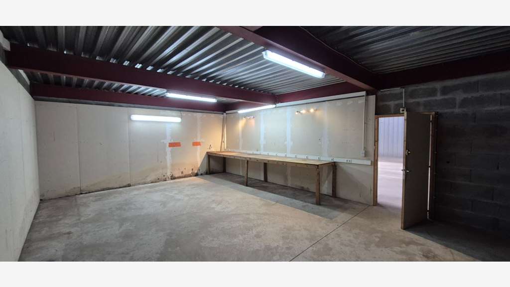 A louer entrepôt 190m² Vertou zone de la Vertonne