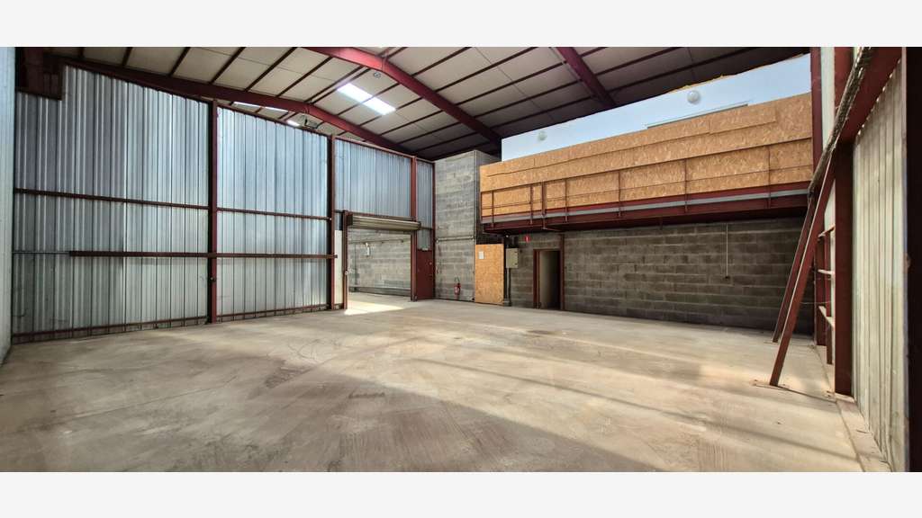 A louer entrepôt 190m² Vertou zone de la Vertonne