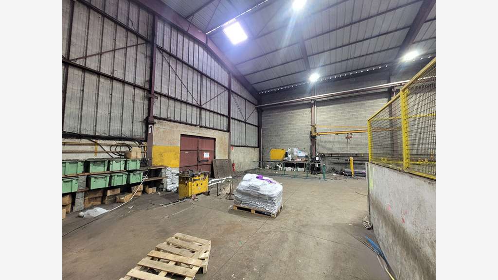 A louer local 1680m² sur axe principal de Vertou