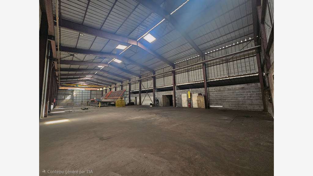 A louer local 1680m² sur axe principal de Vertou