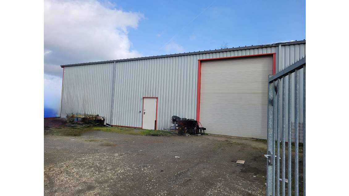 Loue local d'activité 450m² Vertou axe principal