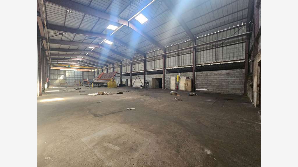 A louer locaux 2040m² foncier 8000m² à Vertou