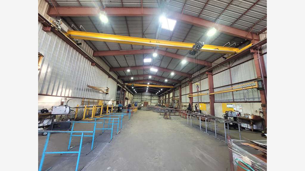 A louer locaux 2040m² foncier 8000m² à Vertou