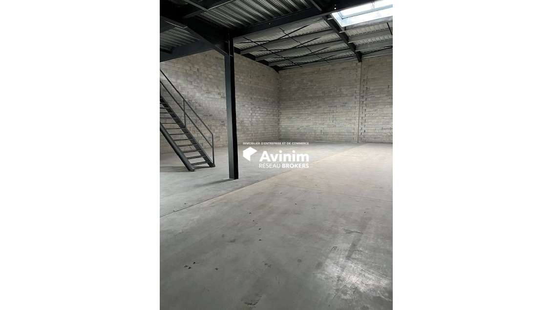 Locaux d'activité neufs 320m² à louer à Vertou