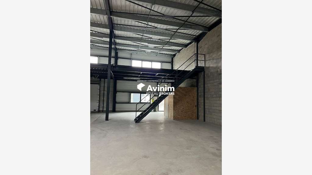 Locaux d'activité neufs 320m² à louer à Vertou
