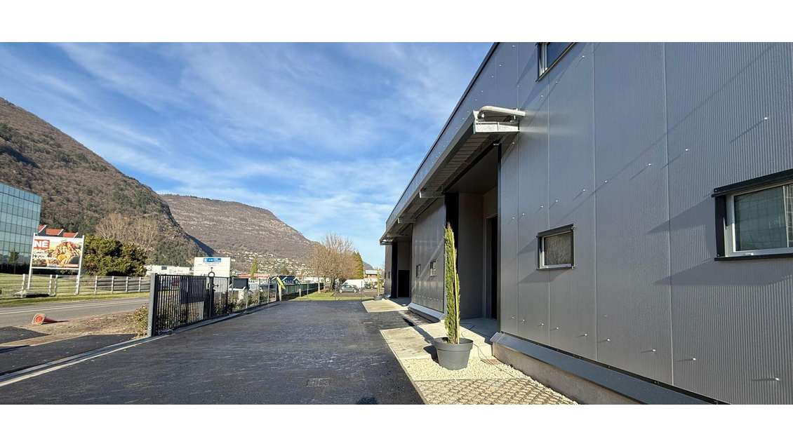 Location local d'activités 148m² à Veurey-Voroize