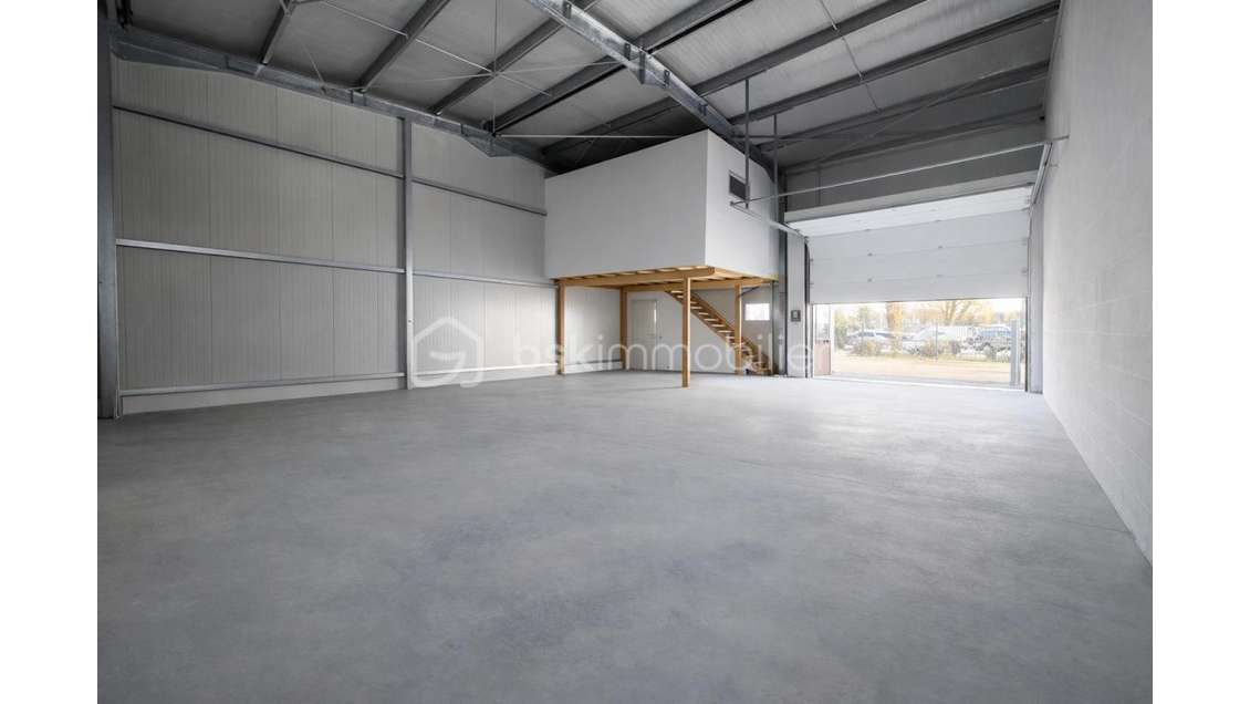 A louer 3 locaux neufs forte visibilité à Veurey 