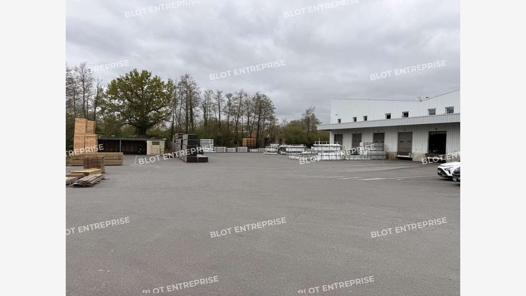 A LOUER EN CO-EXCLUSIVITE - LOCAL D'ACTIVITES -