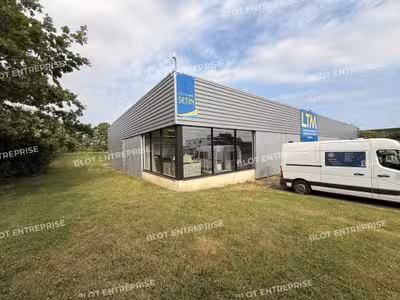 A LOUER EN CO-EXCLUSIVITE - LOCAL D'ACTIVITES -