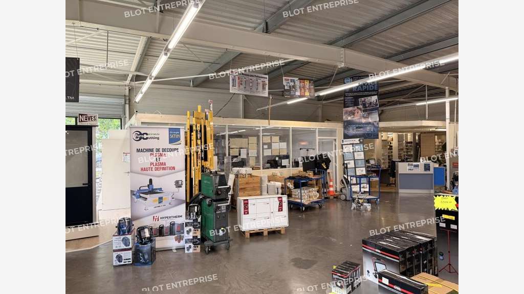 A LOUER EN CO-EXCLUSIVITE - LOCAL D'ACTIVITES -